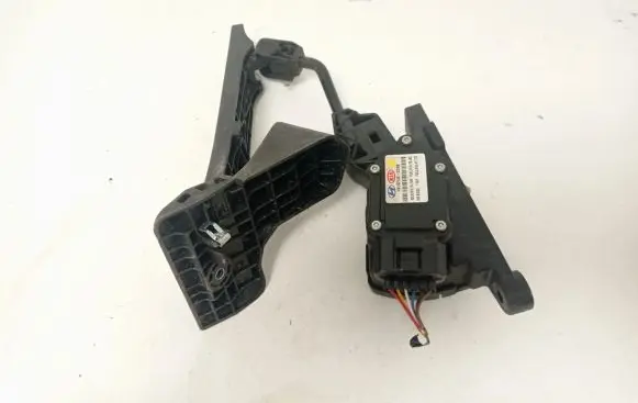 KIA Sportage Accelerator throttle pedal 327002S900