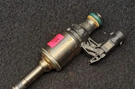 Volkswagen Golf VII Fuel injector 04E906036Q