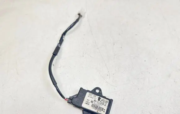 Mitsubishi Outlander Radio antenna MN141583 2006DJ1880 G8D640NANT