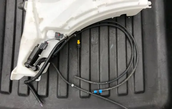 Land Rover Discovery 5 Windshield washer fluid reservoir/tank CPLA17B613AF CPLA17B613B CPLA17B613D