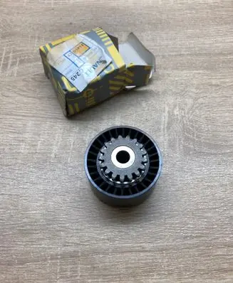 Renault Twingo II Belt tensioner pulley 8200769155