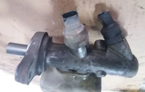 Volkswagen New Beetle Master brake cylinder