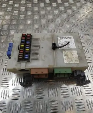 Ford Mondeo Mk III Fuse module 7G9T14A073DD