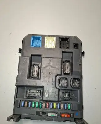 Citroen C4 II Picasso Fuse module 22661F01 9664983380