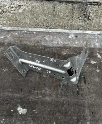 BMW X6 E71 Fender mounting bracket 7188836