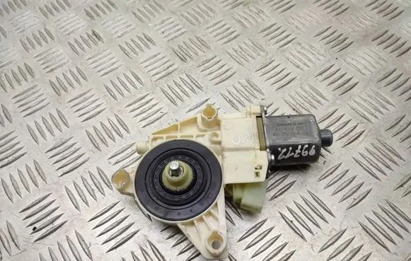 Mercedes-Benz E W212 Front door window regulator motor A2048200142 0130822503
