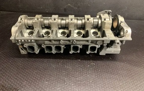 Volkswagen Touareg I Engine head R070103373A