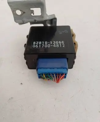 Toyota Corolla Verso E121 Day light relay 8264212050 0617004240