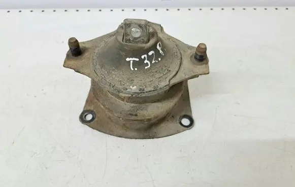 Honda Accord Engine mount bracket