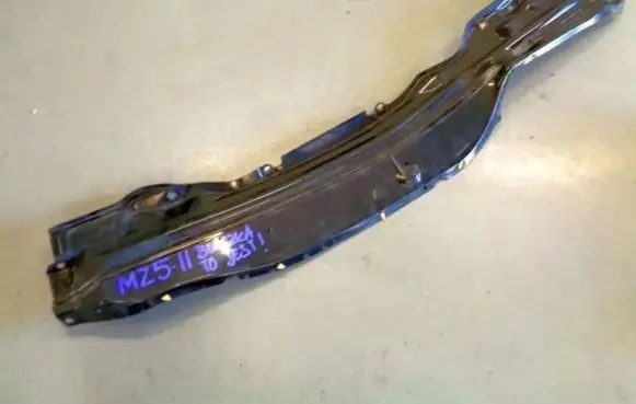 Mazda 5 Wiper trim