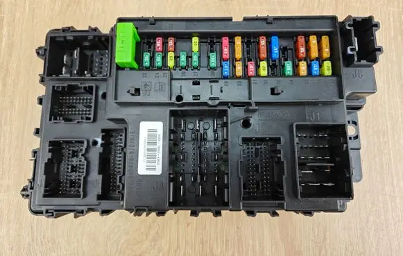 Volkswagen Amarok II Fuse module DG9T14B476B SU5T15604KMCA
