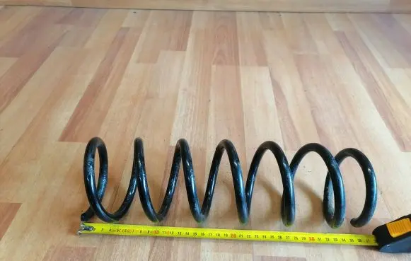 BMW 5 E60 E61 Rear coil spring 33536763053 33536763054