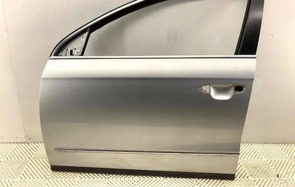 Volkswagen PASSAT B6 Front door LA7W
