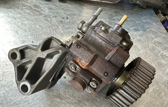 Renault Scenic II - Grand scenic II Fuel injection high pressure pump 8200561664