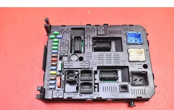 Peugeot 3008 I Fuse box set 28119759-5