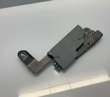 Mercedes-Benz CLS C219 Aerial antenna amplifier A2118270642 020805 2118270642