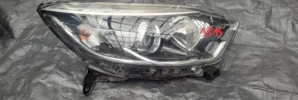 Renault Captur Headlight/headlamp 260103670R