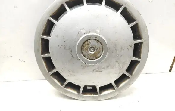 BMW 5 E28 R14 wheel hub/cap/trim 36131179170 1179170
