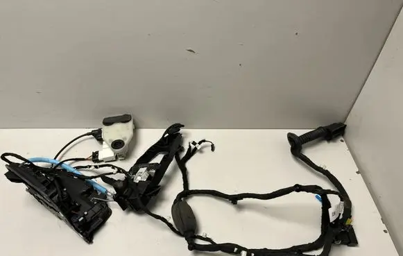 BMW X7 G07 Front door lock 7477700 7444678