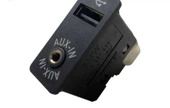 BMW 5 F10 F11 AUX in-socket connector 9237653 84109237653