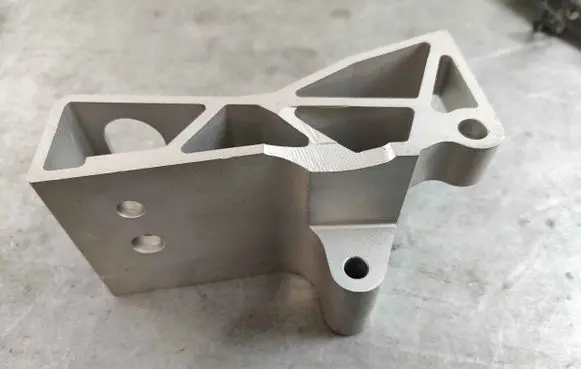 Volvo XC90 Engine mounting bracket 31262325
