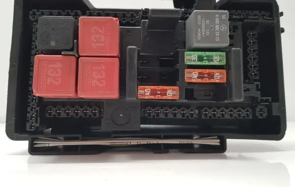 Mercedes-Benz C W205 Fuse box set A2059068501 A2055400840 A0009822923