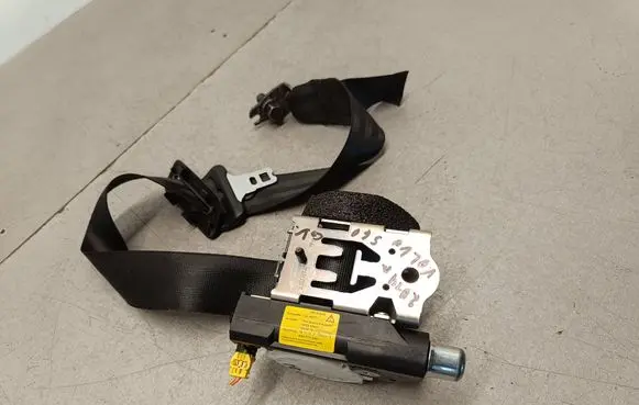 Middle seatbelt (rear)