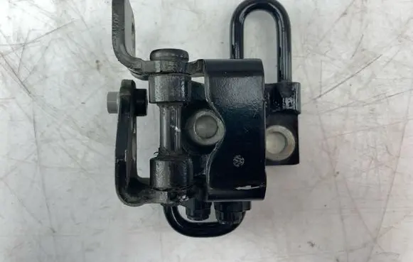 Volkswagen Golf VI Rear door lower hinge A046575