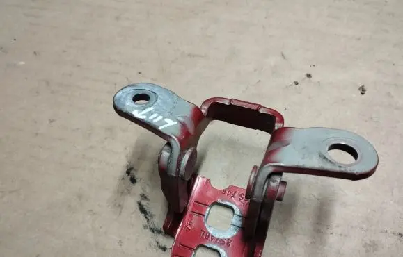Chrysler Sebring (JS) Rear door upper hinge