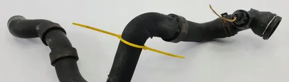 Volkswagen Touran I Engine coolant pipe/hose