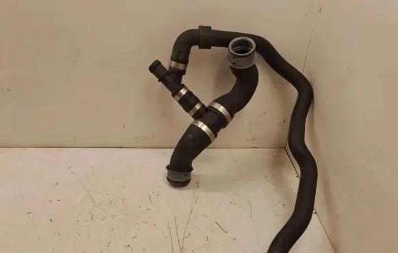 Mercedes-Benz C W204 Engine coolant pipe/hose A2045019682