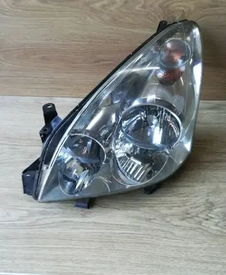 Toyota Corolla Verso AR10 Headlight/headlamp