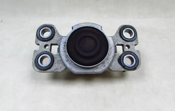 Volvo S60 Engine mount bracket 31316875 54586