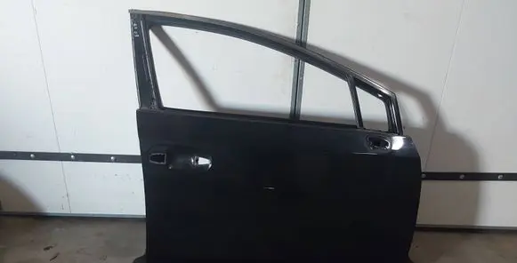 Toyota Avensis T270 Front door 