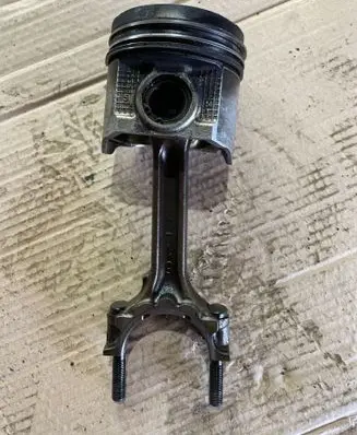 Nissan Primera Piston 5M3