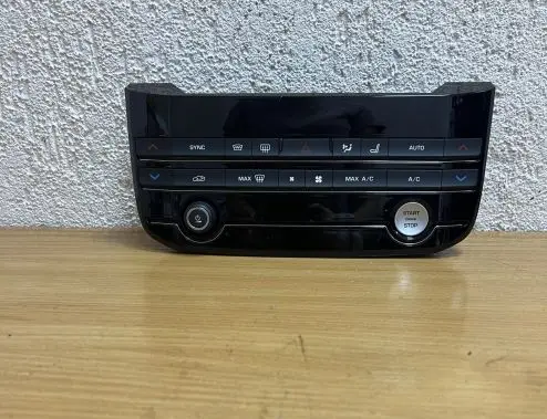 Jaguar F-Pace Interior fan control switch GX6318C858HE F1058