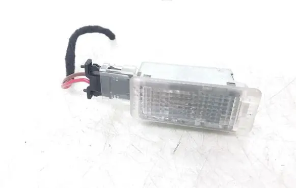 Volkswagen Touareg I Front seat light 6L0947565