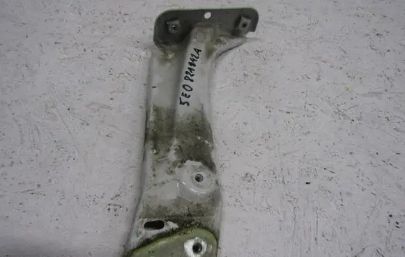Fender mounting bracket