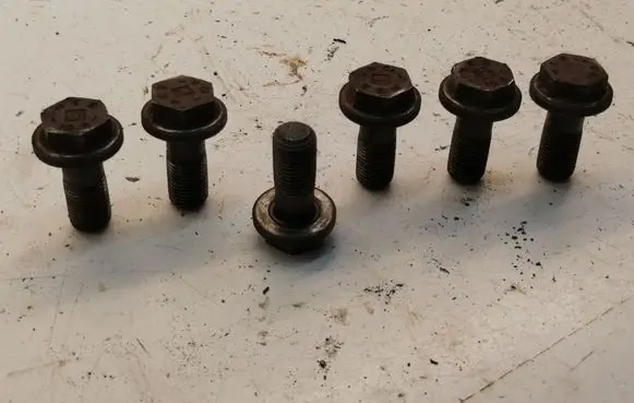 Renault Master II Flywheel bolts 