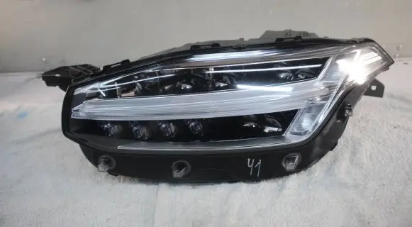 Volvo XC90 Headlight/headlamp 32262025
