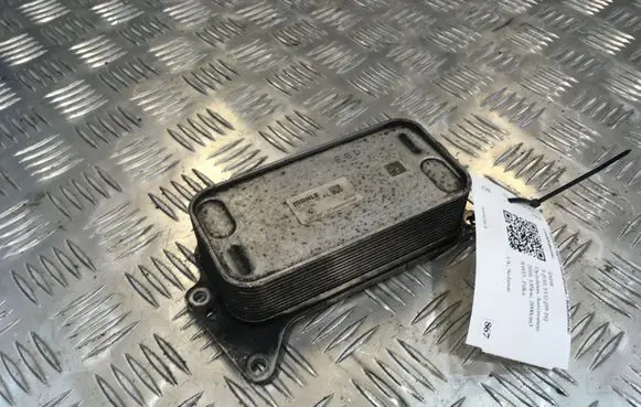 BMW 5 F10 F11 Engine oil radiator 70377355