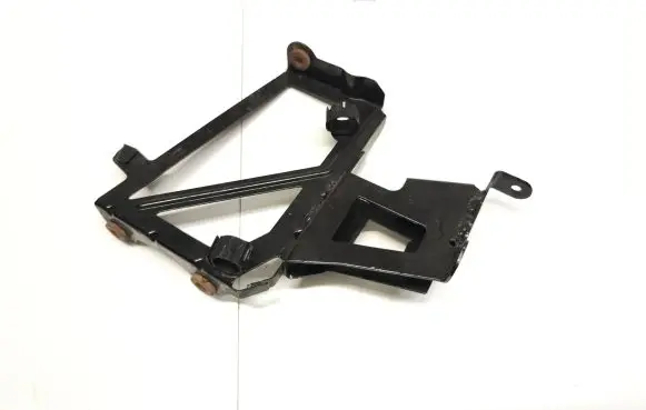 Radiator mount bracket