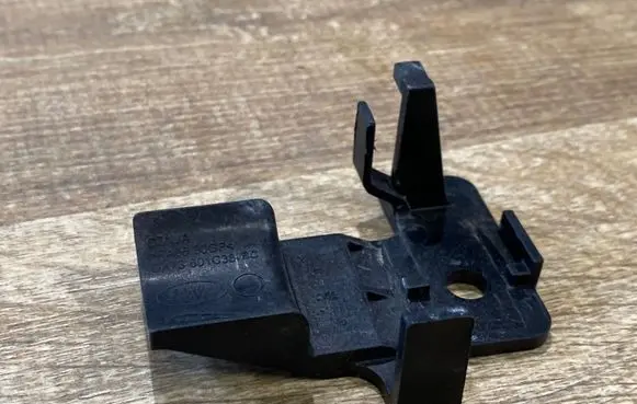 Radiator mount bracket