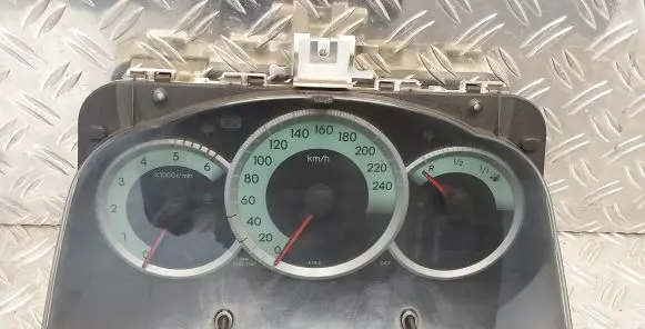 Toyota Corolla Verso AR10 Speedometer (instrument cluster) 838000F092