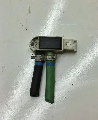 Nissan Pulsar Exhaust gas pressure sensor 227701177R 81VPP0602 40475149