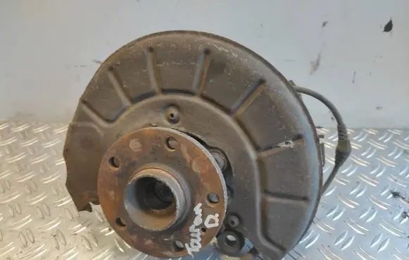 Volkswagen Touran I Front wheel hub spindle knuckle