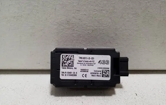 Tesla Model S Tire pressure control unit 103460100B A2C9333670006