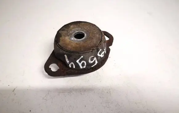 Engine mount bracket