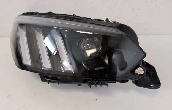 Peugeot 2008 II Headlight/headlamp 9841641980 L615795