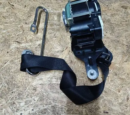Mercedes-Benz C W204 Front seatbelt 62133200B 618874700E